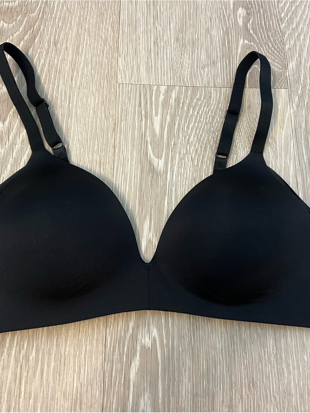 Wacoal 34C Wireless Black T-Shirt Bra, Criss Cross Mesh Detail, EUC, 852281